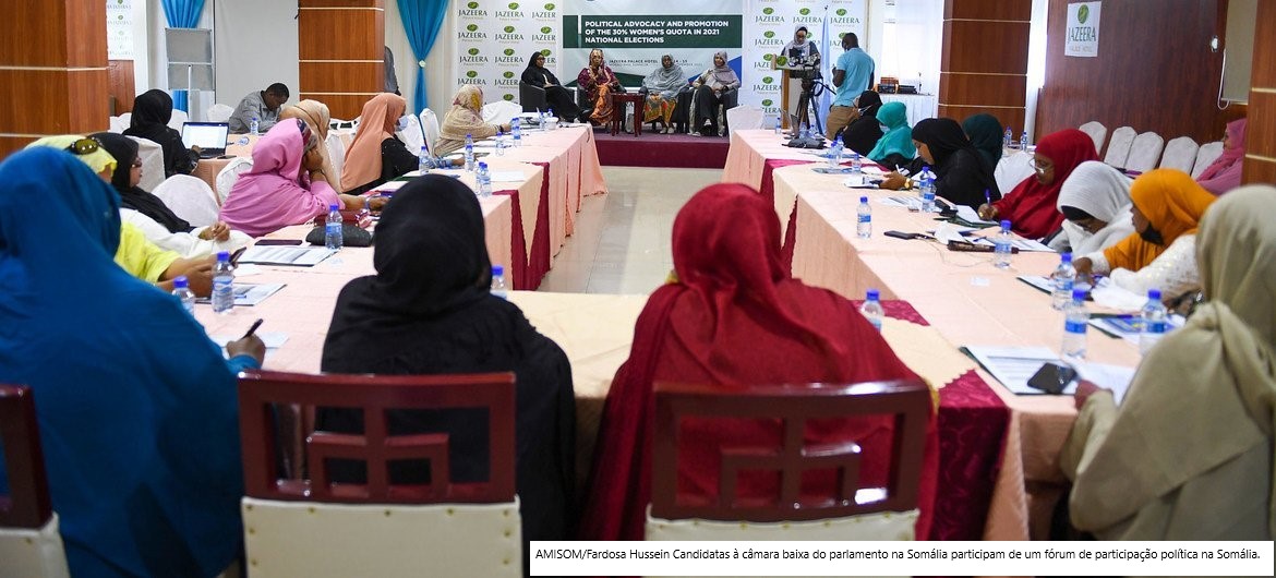 AMISOM/Fardosa Hussein Candidatas à câmara baixa do parlamento na Somália participam de um fórum de participação política na Somália.
